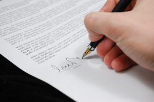 De ce este important să înțelegi contractul de onorariu al avocatului tău