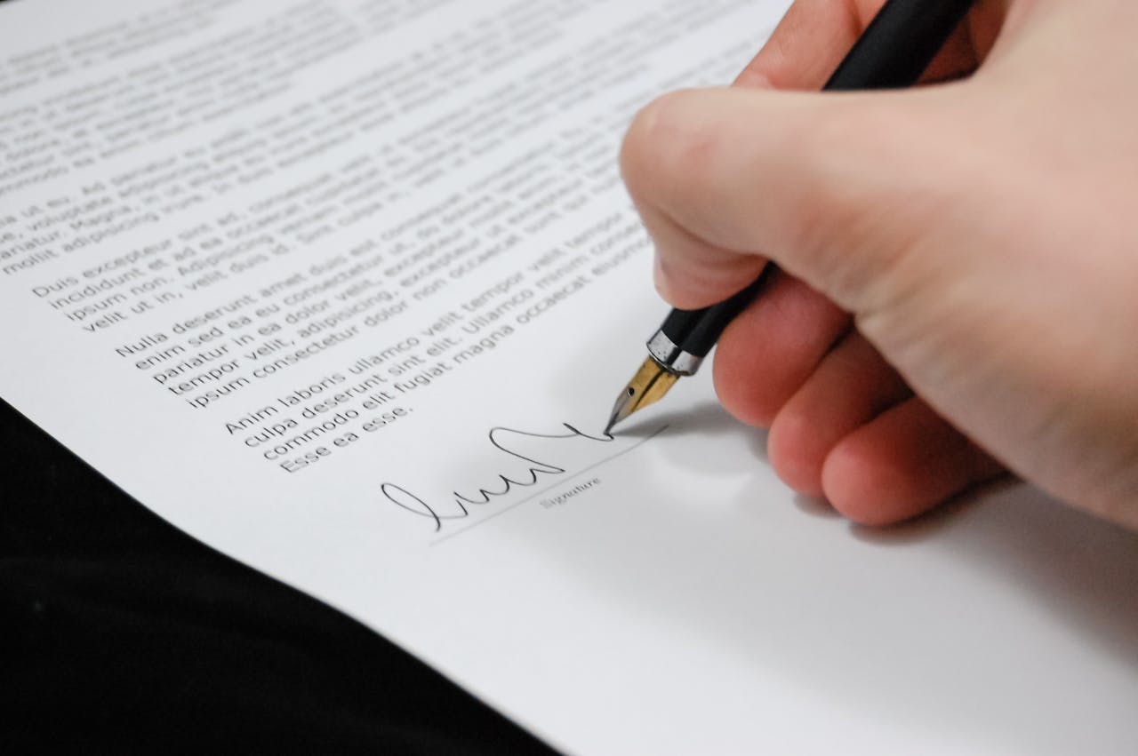 De ce este important să înțelegi contractul de onorariu al avocatului tău